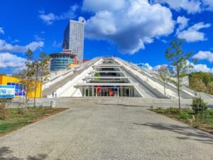 Pyramid_of_Tirana